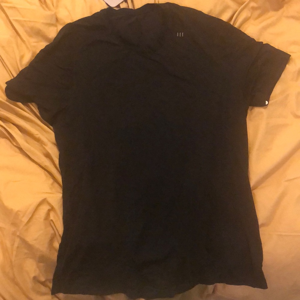 Lululemon men’s workout tee
